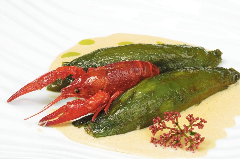 Archivo:Pimientos verdes rellenos de colas de cangrejos con aroma de hinojo.jpg