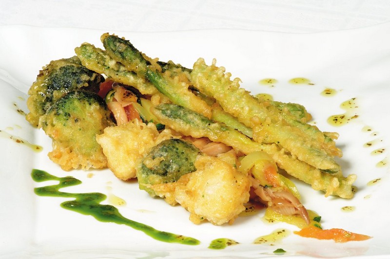 Archivo:Parrilla de verduras en tempura a los aceites de perejil, ajo y orégano.jpg