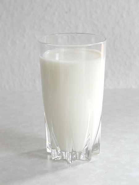 Archivo:Milk glass.jpg