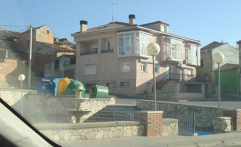 Archivo:Villalba mobiliario urbano.jpg