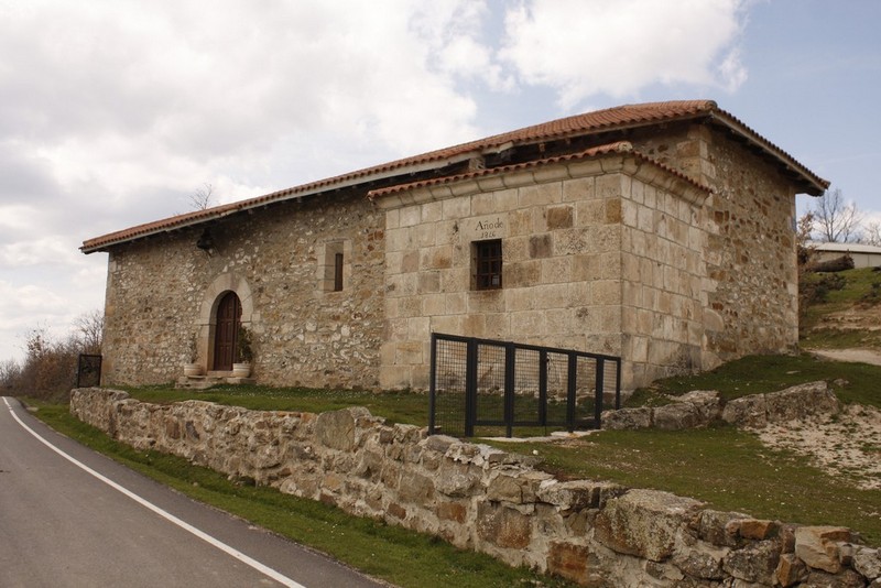 Archivo:Monasterio de la sierra01.jpg