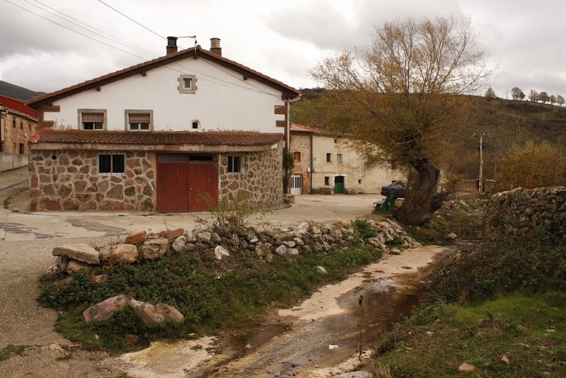 Archivo:Tinieblas de la sierra03.jpg