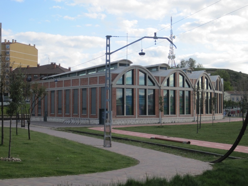 Archivo:Hangar Burgos Lateral.JPG