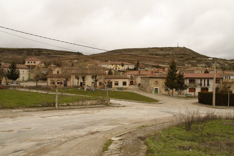 Archivo:Villanueva rio ubierna02.jpg