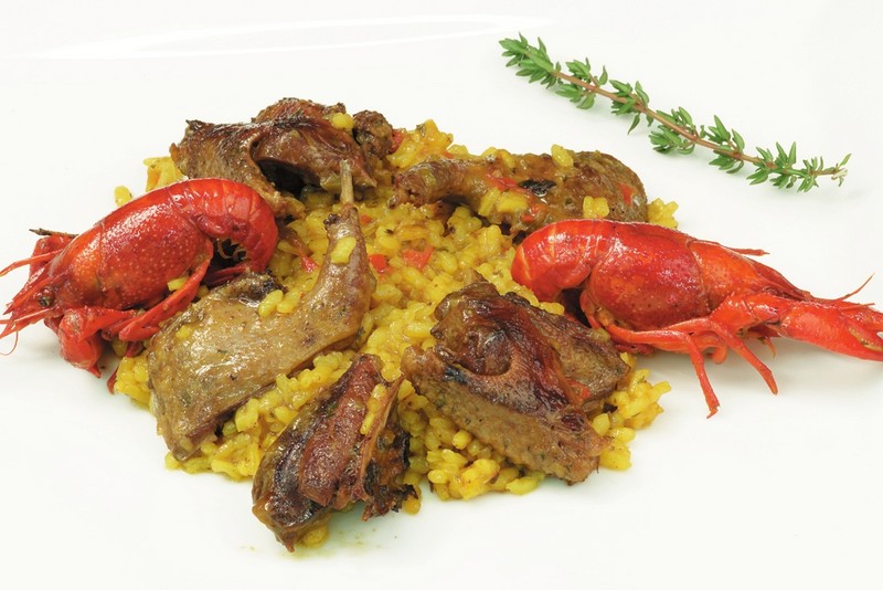 Archivo:Pichones con arroz y cangrejos.jpg